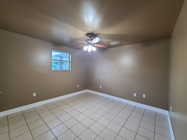 Building Photo - 3218 Pakenham Dr