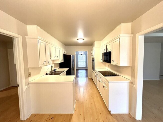 Building Photo - 4762 S Irvington Pl