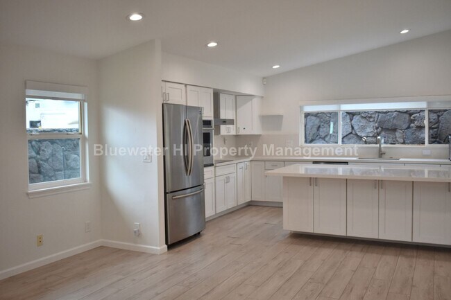 Foto del edificio - Waikele 4 bedroom, 3 bath home w/ enclosed garage