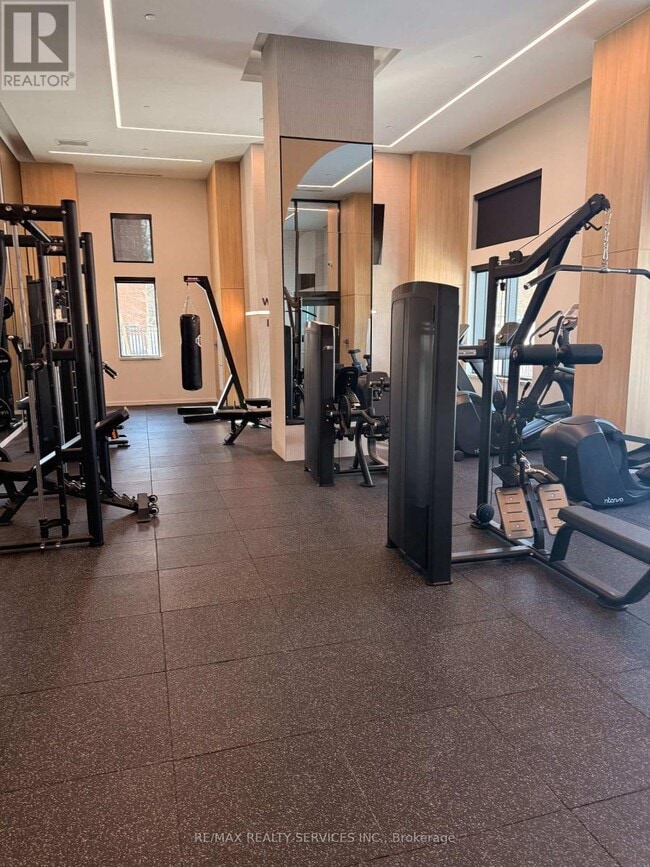 Building Photo - 2088 James St