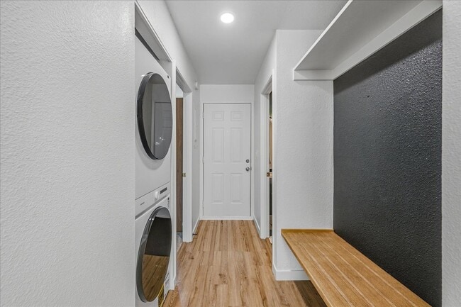 Building Photo - 4 Touchstone Dr