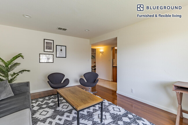 Foto del edificio - 1774 Locksley Park Dr