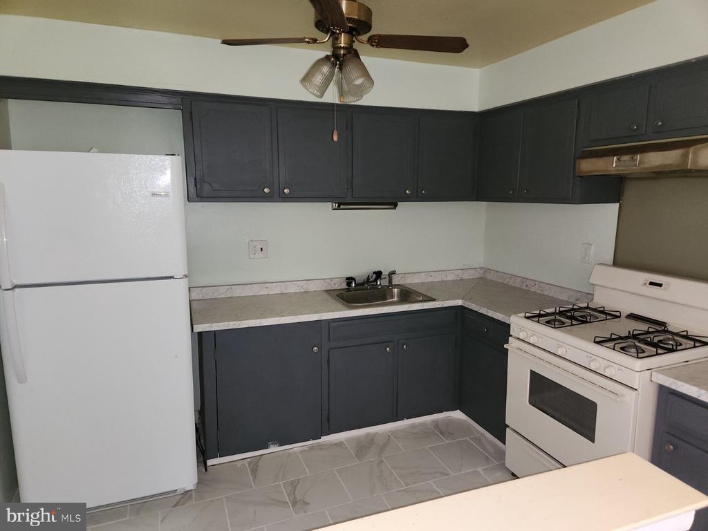 Primary Photo - 2738 Island Ave