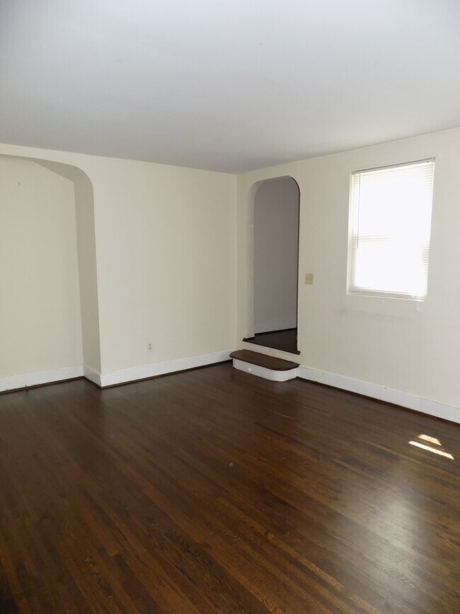 Building Photo - 118 S Waccamaw Ave
