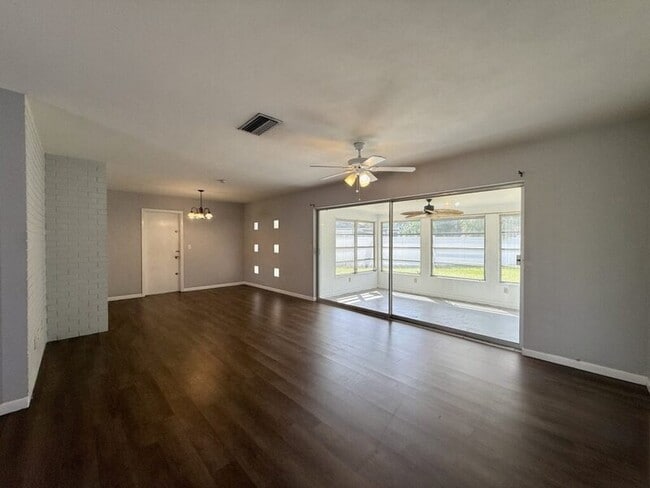 Building Photo - 10901 117th Ave