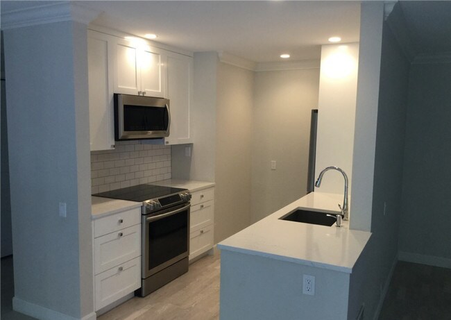 Kitchen- all new appliances - 6333 Lake Washington Blvd NE
