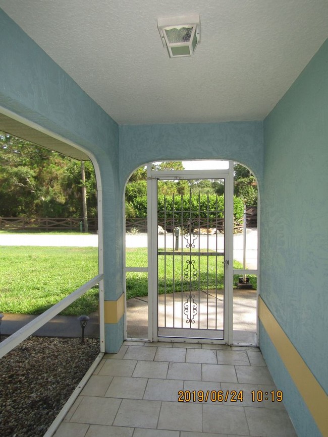 Building Photo - Dog Friendly Pool Home with Large Yard