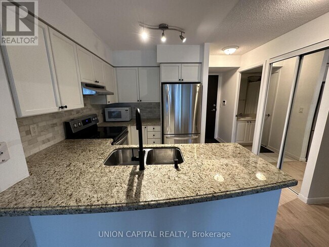 Building Photo - 231 Fort York Blvd