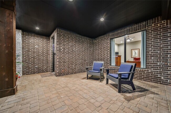 Foto del edificio - 1015 Oak Briar Ln