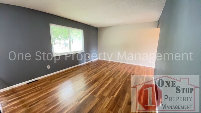 Foto del edificio - 4 bedroom, 2 bathroom home in Blue Springs...