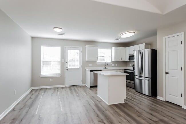 Foto del edificio - 28926 Trinity River Dr