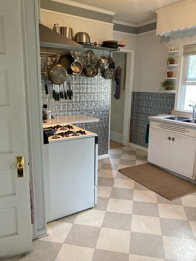 Kitchen - 1252 6th St E