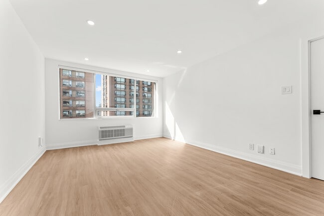 Building Photo - 44 Charles West in Manulife Centre