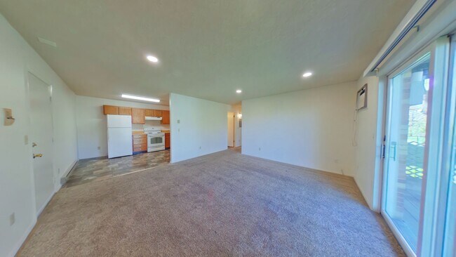 Foto del edificio - 2 Bedroom 1 Bath Centrally Located! Close to shopping and food truck court on 7th!