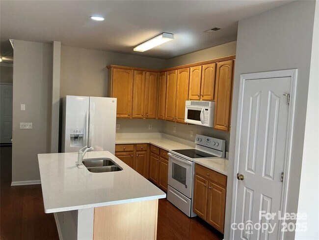 Foto del edificio - 16952 Commons Creek Dr