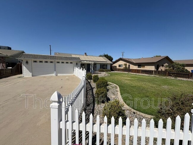 Building Photo - 473 W Deodar Ln