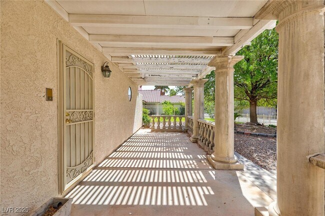 Building Photo - 6442 W Mesa Vista Ave