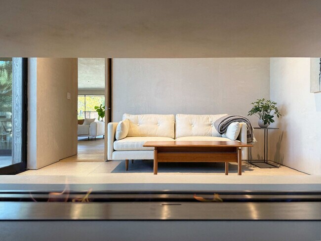 Foto del edificio - 2708 Friar Tuck Ln