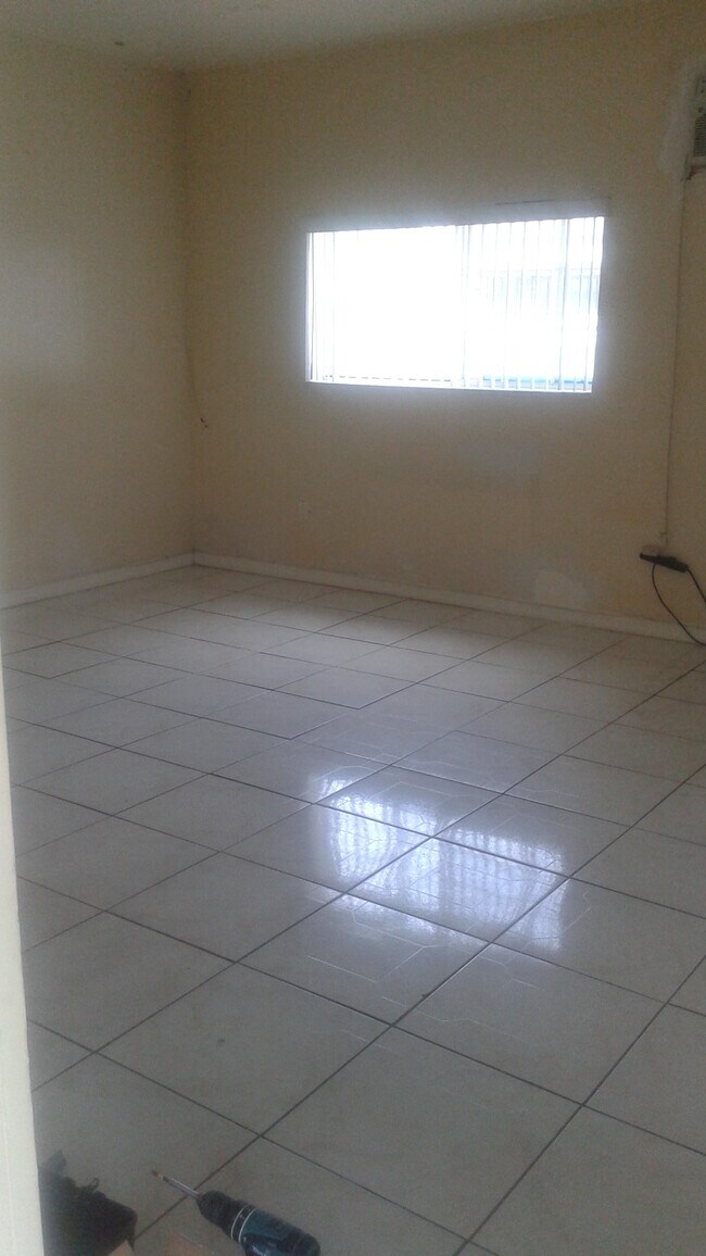 Photo - 323 NE 171st St House