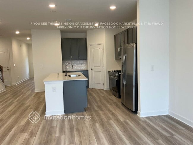 Building Photo - 195 E Millbrook Dr