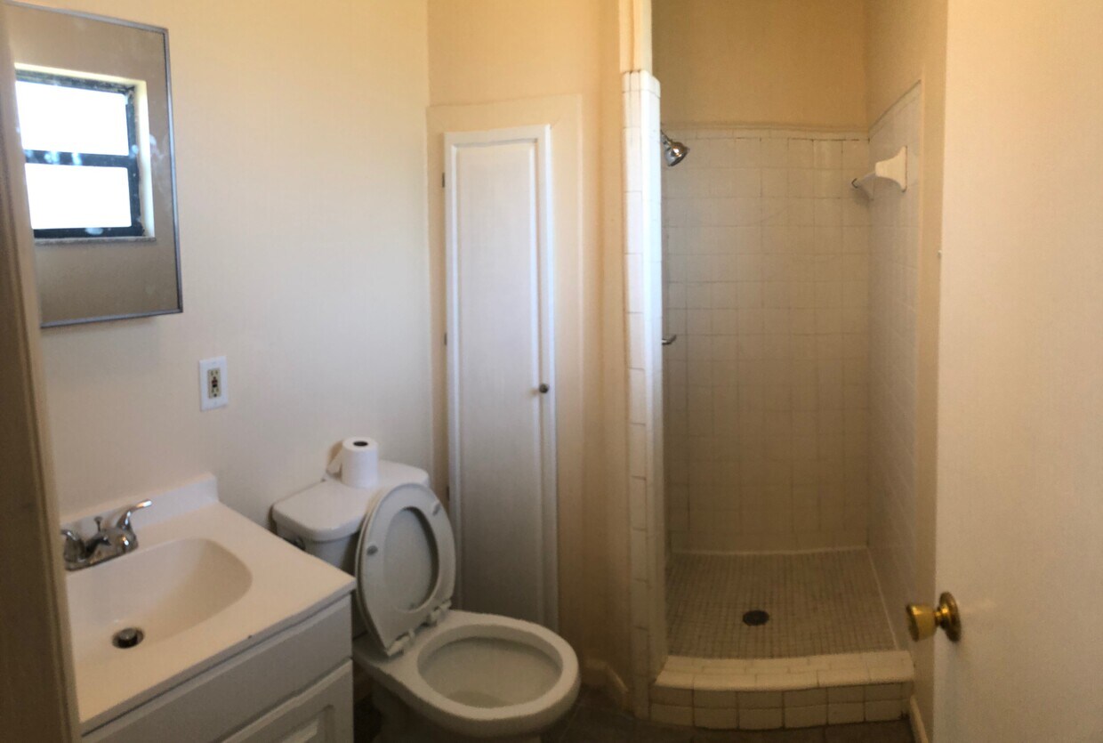 Foto del edificio - 2403 Everett St