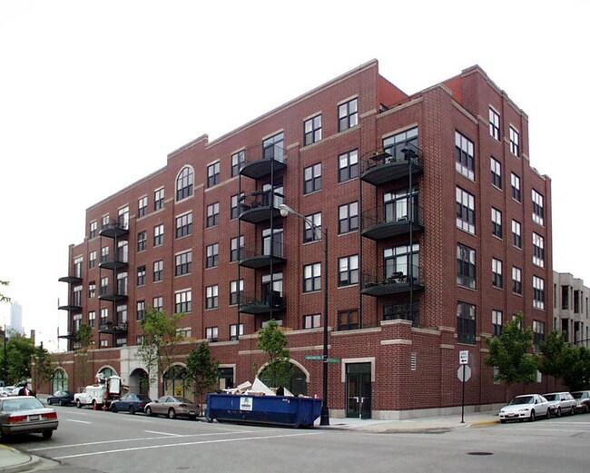 Vista al edificio de la ruta alternativa - 1301 W Washington Blvd
