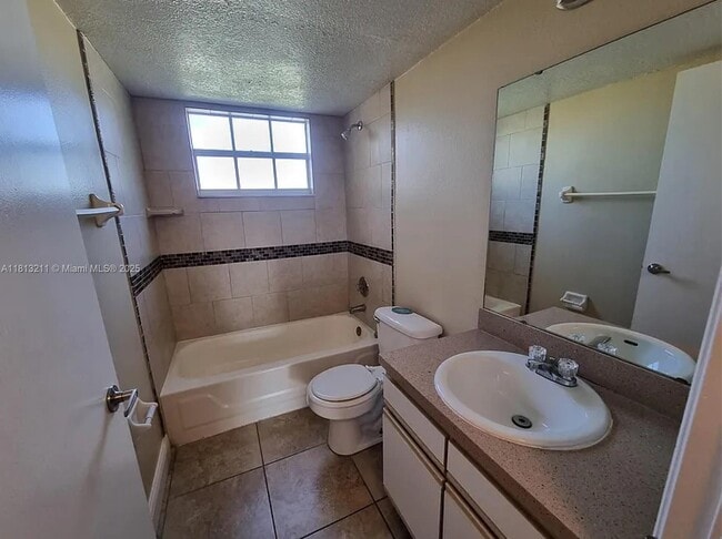Building Photo - 2474 Sweetwater Club Cir