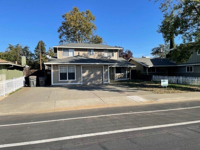 Foto del edificio - 4 br, 2 bath House - 132 W. Woodland Avenue