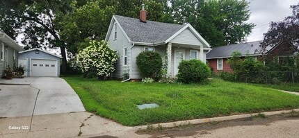 Building Photo - 318 E 15th St N