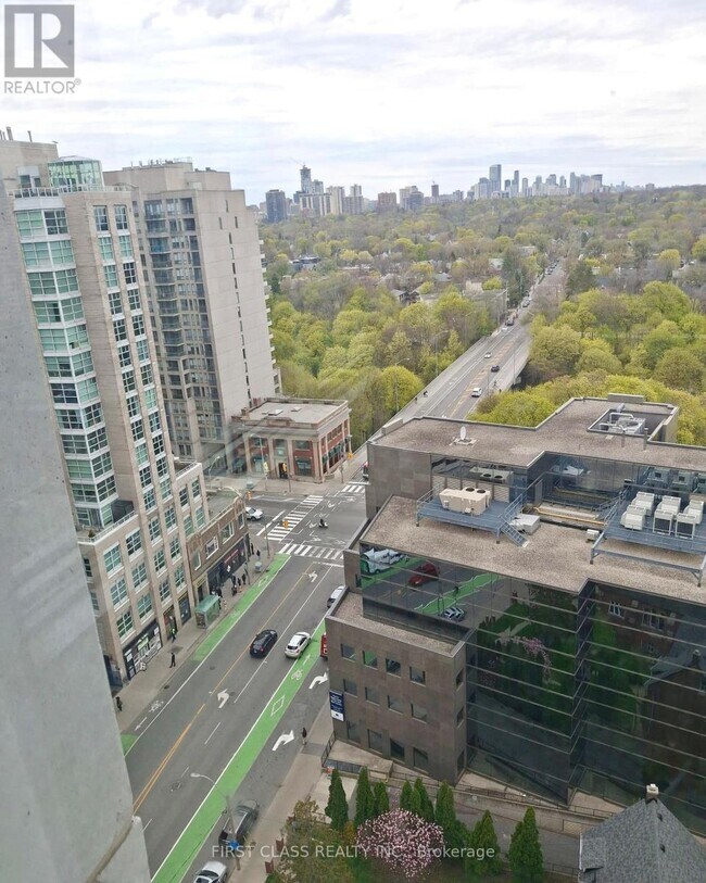 Building Photo - 609 Sherbourne St