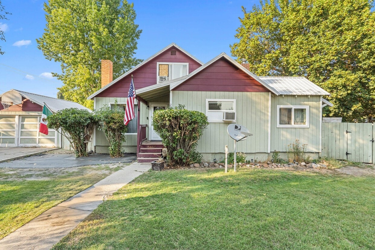 Primary Photo - 206 W Jenkins Ave