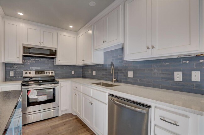 Building Photo - 12425 Fox Run Dr