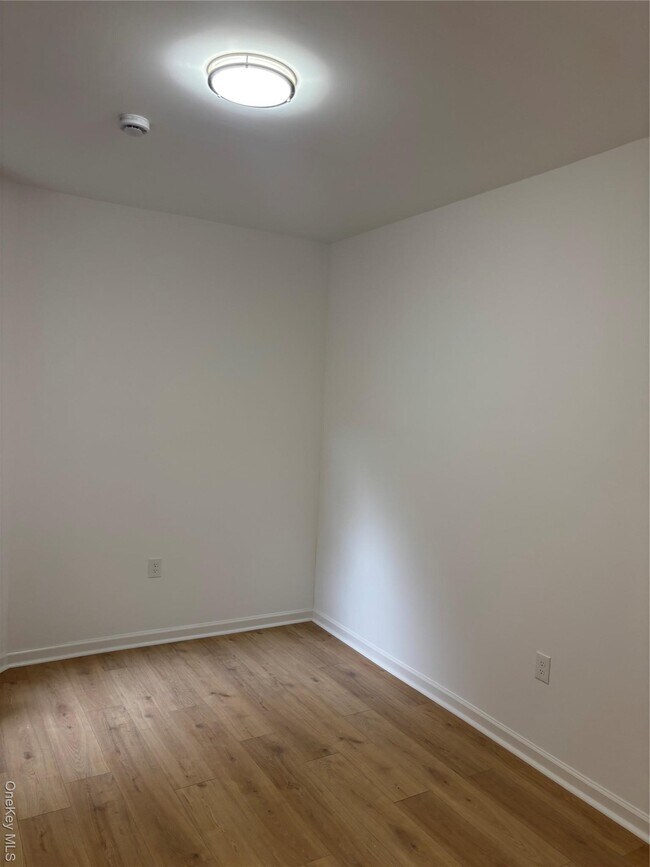 Building Photo - 10-59 McBride St