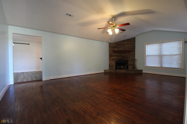 Foto del edificio - 364 Acorn Rd SE