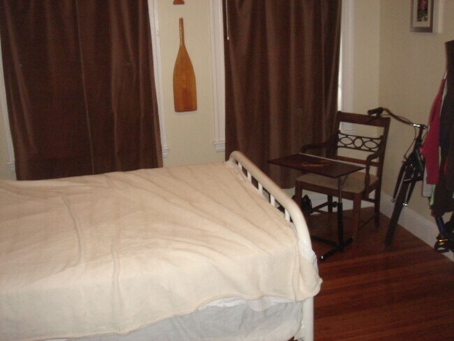 Building Photo - NO FEE 9/1 large sunny 1 bed in Packards Corner near BU August 1  Students ok