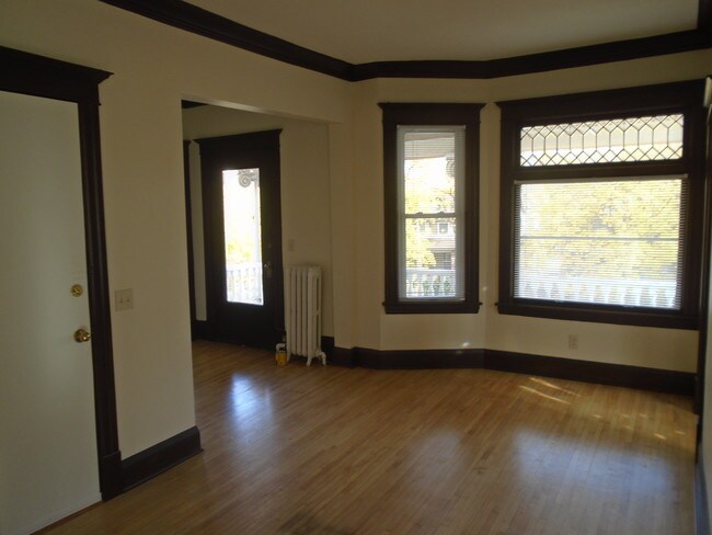 Building Photo - 3034 Knox Ave S
