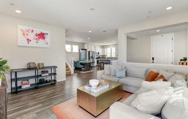 Building Photo - Beautiful North Natomas 3/2.5 Home - Pleas...