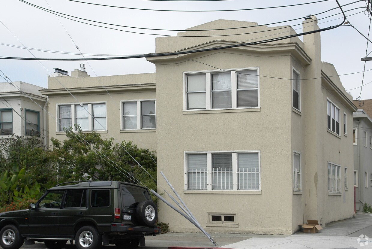 Foto principal - 3999 Clarke St