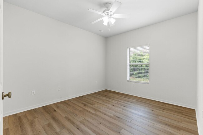 Foto del edificio - Welcome to this beautifully designed 4-bed...