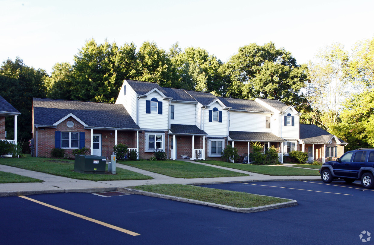 Primary Photo - Woodside Apartments