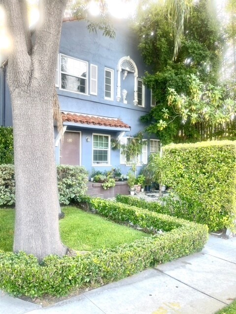 Foto del edificio - 530 N San Vicente Blvd