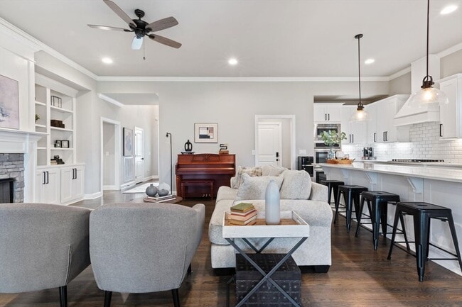 Building Photo - Bluebird Hollow 5 Bedroom 3 1/2 Bath!!!