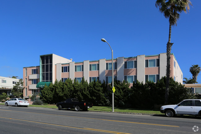 Building Photo - La Jolla Crest