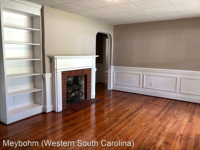 Building Photo - 2 br, 1 bath House - 322 W. Martintown Road