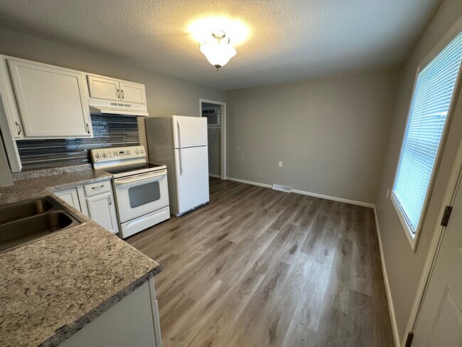 Building Photo - 812 Wix Ln