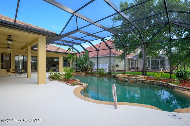 Building Photo - 582 Oceanside Blvd