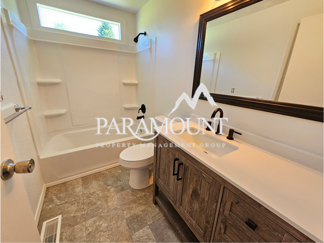 Foto del edificio - 3 Bedroom 2 Bath Oasis in Port Orchard!