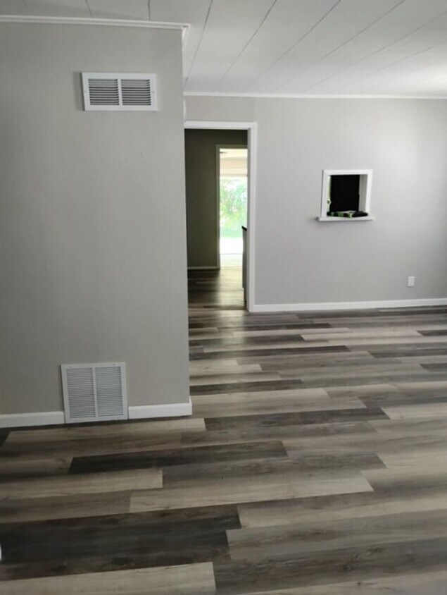 Foto del edificio - 4 Bedroom 1 Bath Home