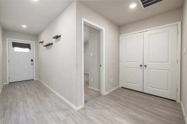 Foto del edificio - Spacious 4-Bedroom Gem in Schertz