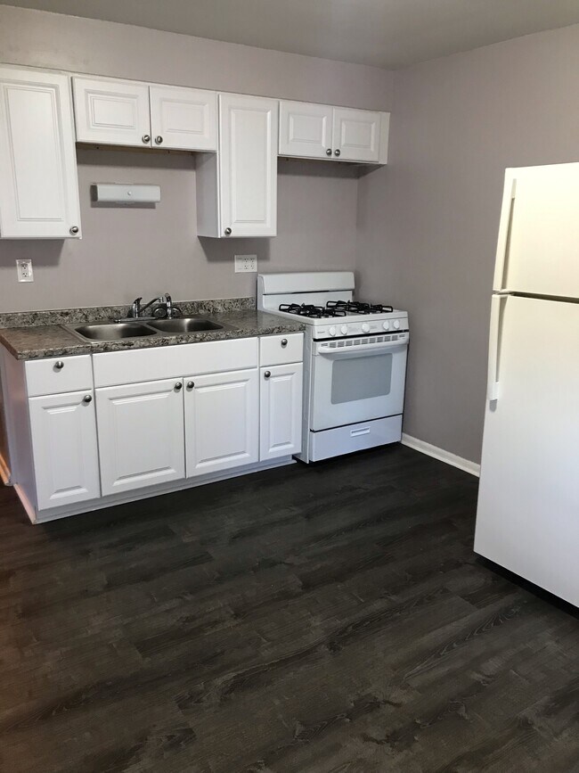 Kitchen - 780 Thurman Ave